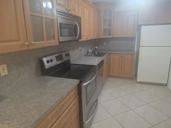 959 SE 2nd Avenue, Unit 214, Deerfield Beach, FL 33441