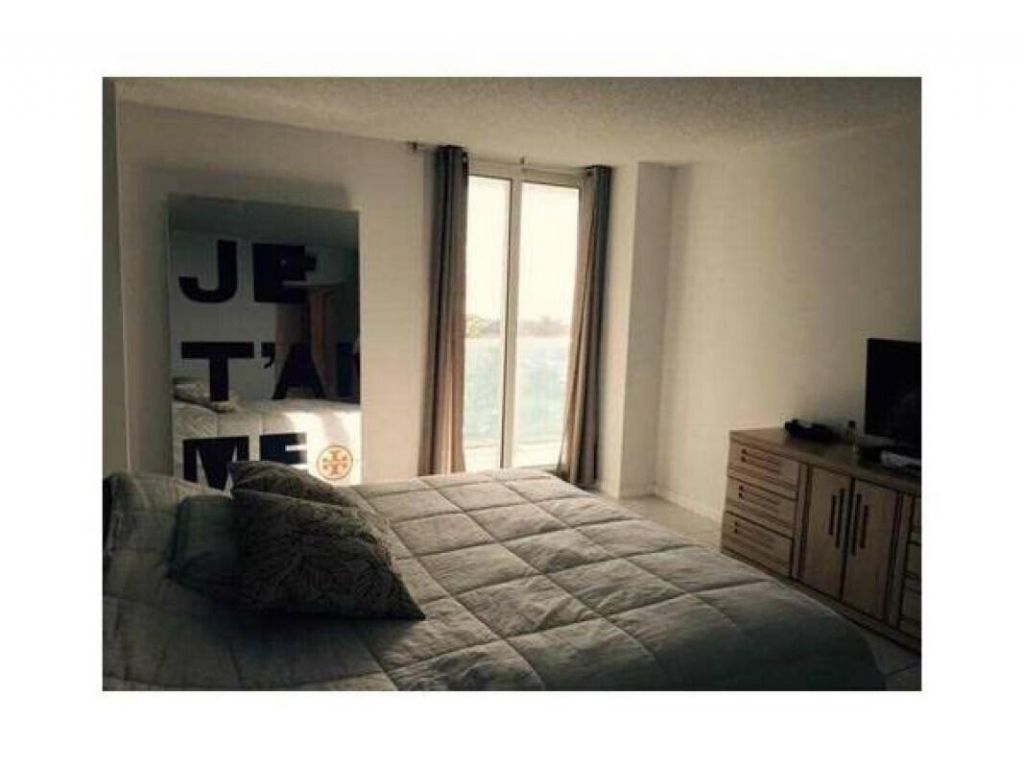 100 Bayview Drive, Unit 1825, Sunny Isles Beach, FL 33160 Photo