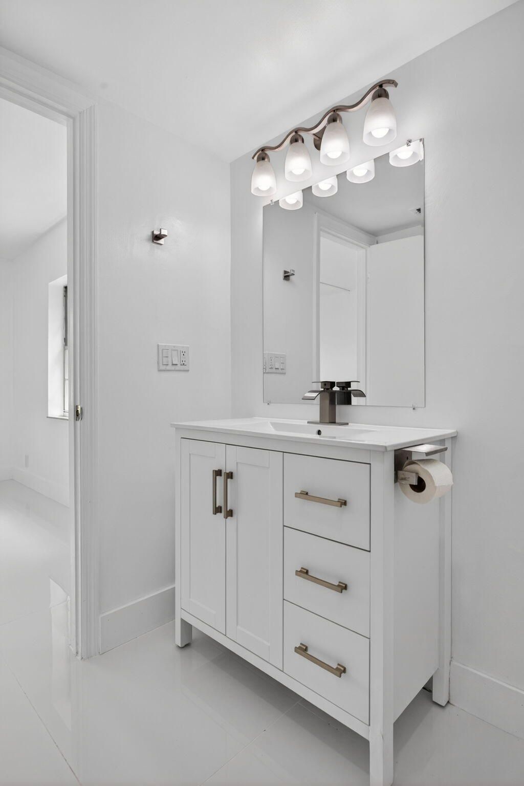 5561 Lakeside Drive, Unit 107, Margate, FL 33063 Photo