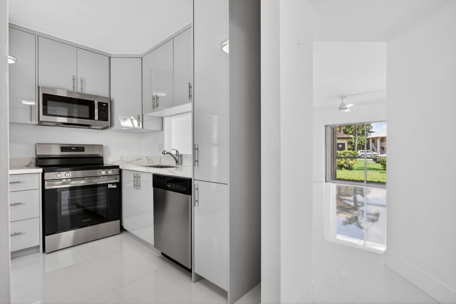 5561 Lakeside Drive, Unit 107, Margate, FL 33063 Photo