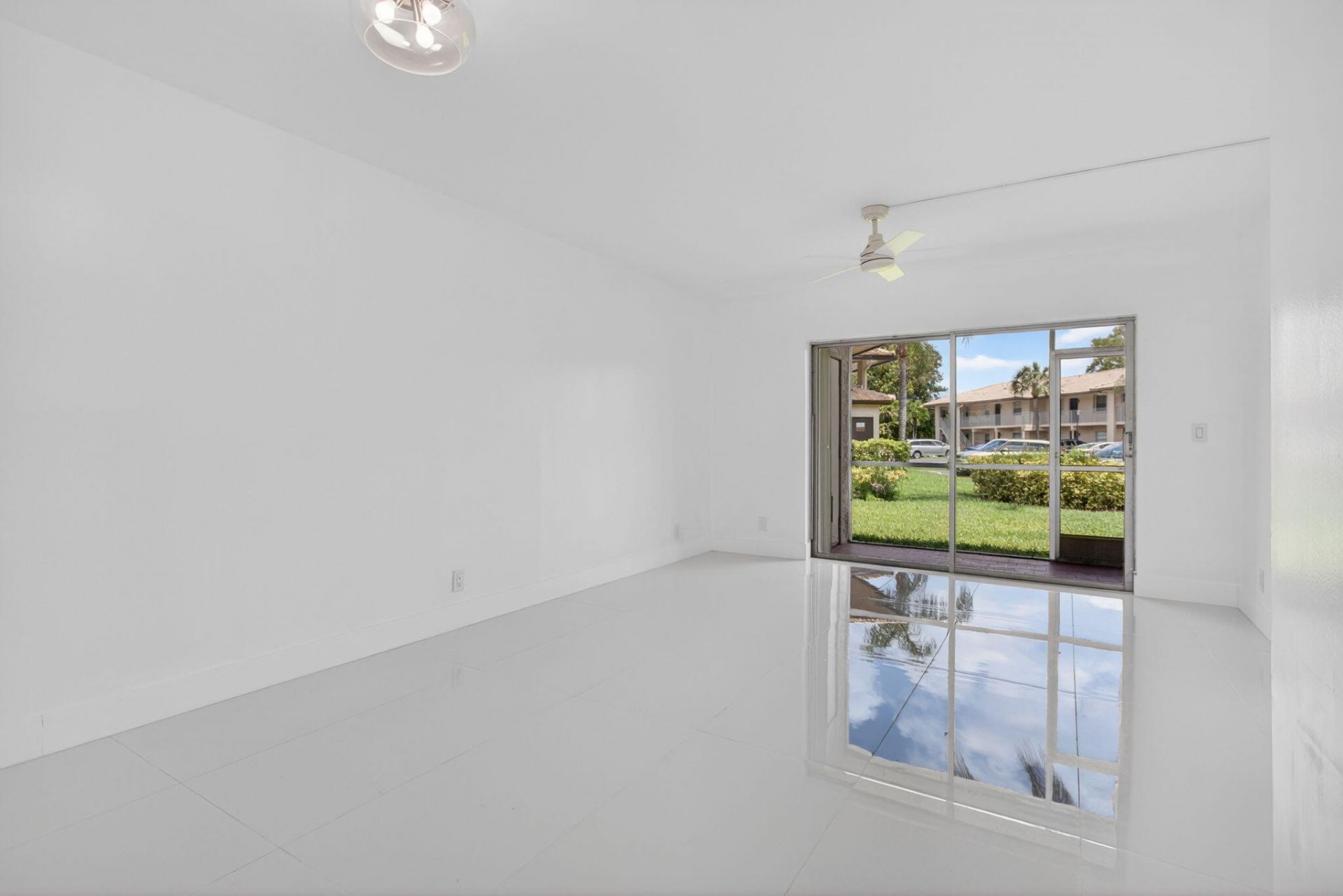 5561 Lakeside Drive, Unit 107, Margate, FL 33063 Photo
