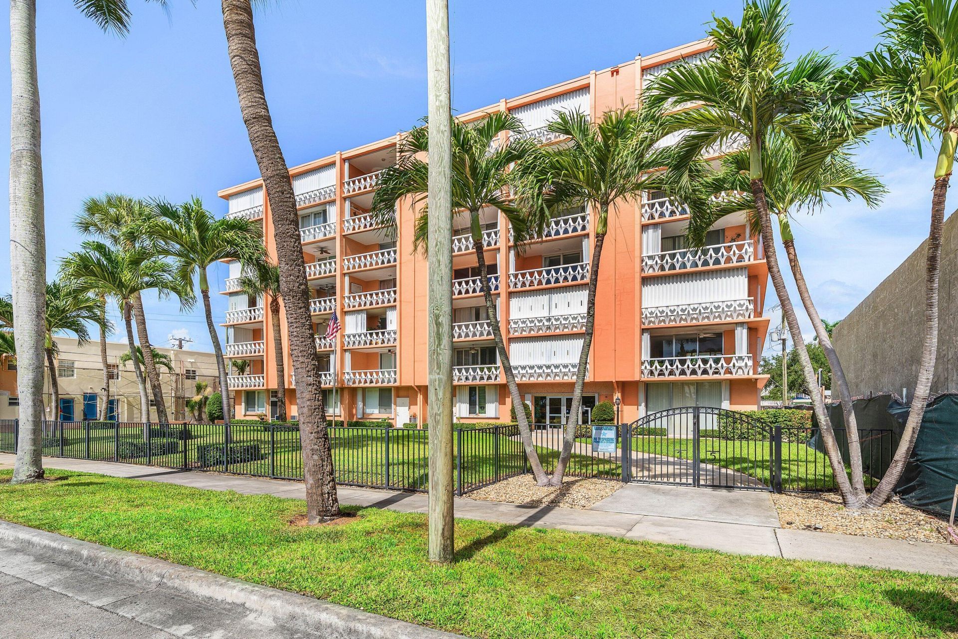 15 S Golfview Road, Unit 206, Lake Worth, FL 33460 Photo