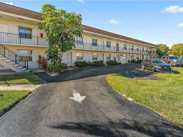 227 Castlewood Drive, Unit 207, North Palm Beach, FL 33408