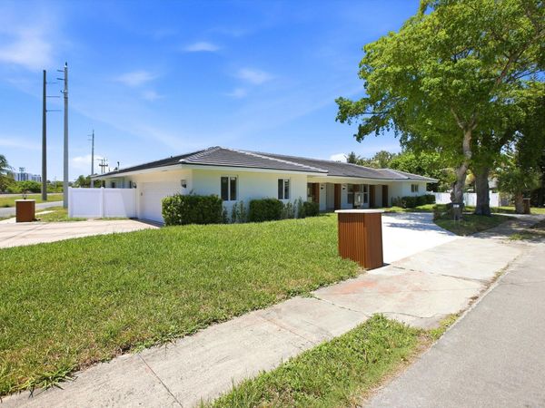 401 NW 3rd Place, Dania Beach, FL 33004