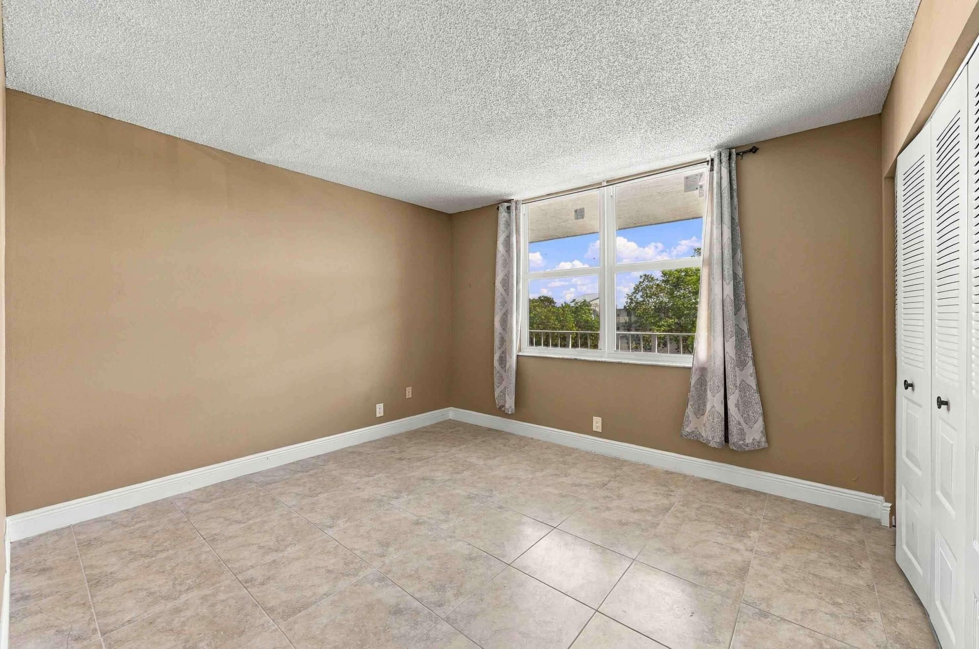 7680 NW 18th Street, Unit 406, Margate, FL 33063 Photo