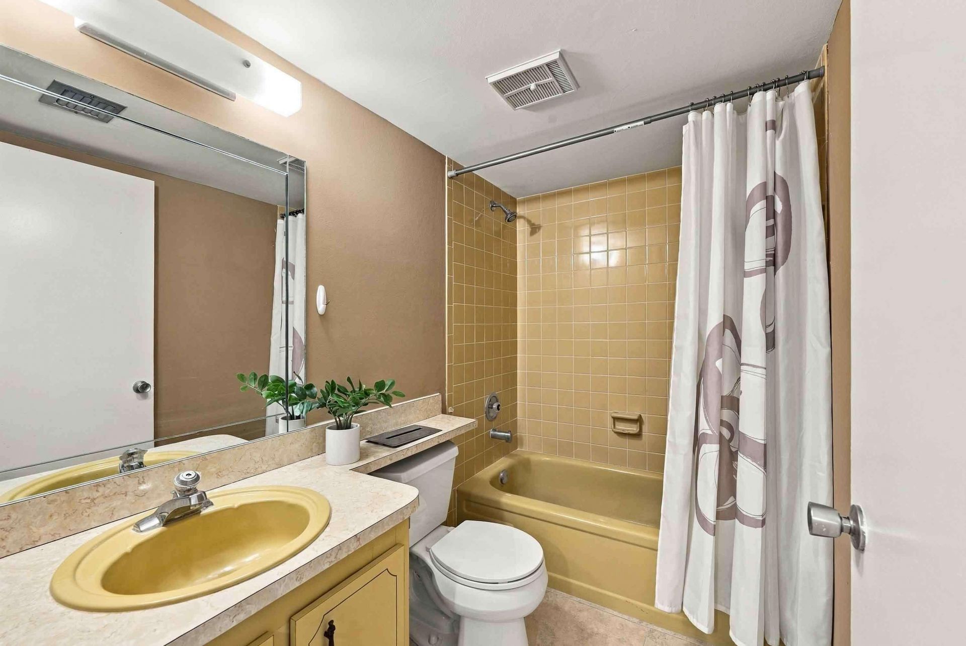 7680 NW 18th Street, Unit 406, Margate, FL 33063 Photo