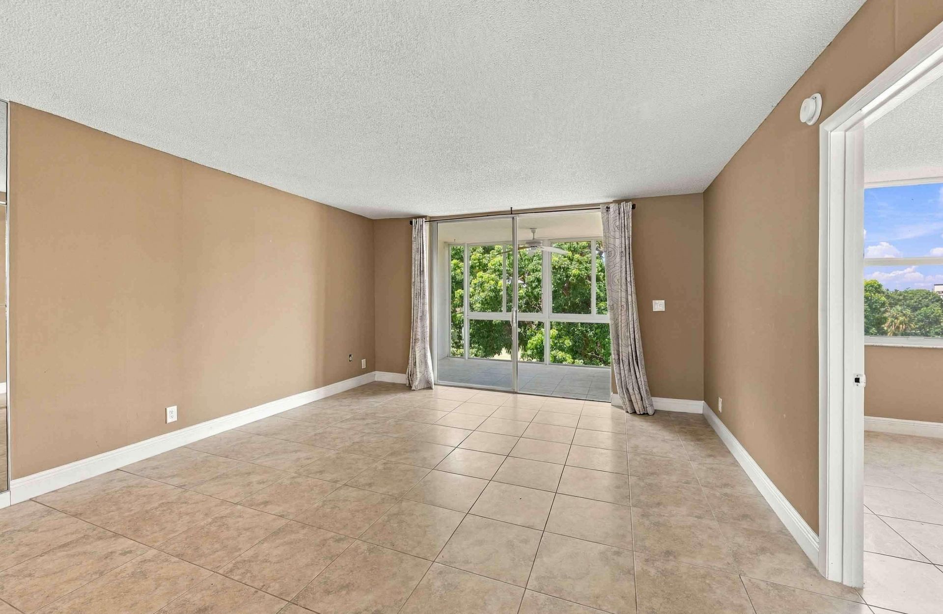 7680 NW 18th Street, Unit 406, Margate, FL 33063 Photo