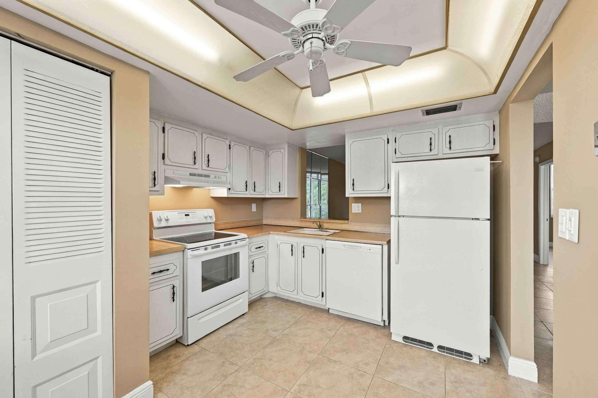 7680 NW 18th Street, Unit 406, Margate, FL 33063 Photo