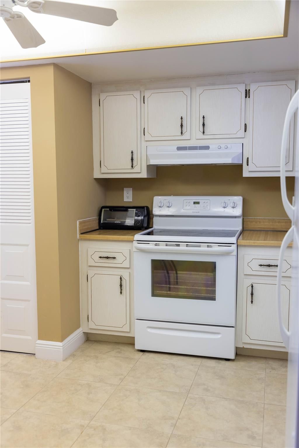 7680 NW 18th Street, Unit 406, Margate, FL 33063 Photo