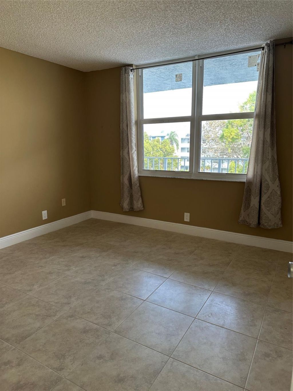 7680 NW 18th Street, Unit 406, Margate, FL 33063 Photo