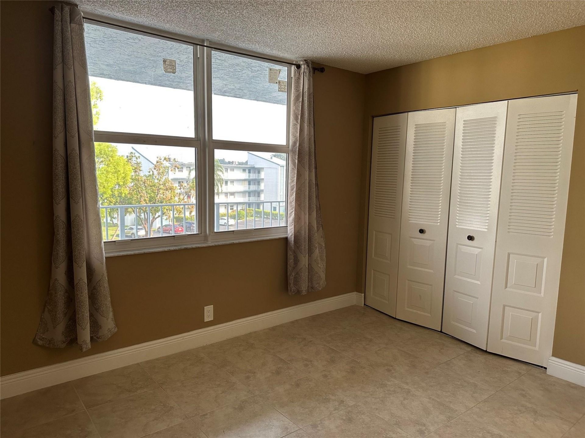 7680 NW 18th Street, Unit 406, Margate, FL 33063 Photo