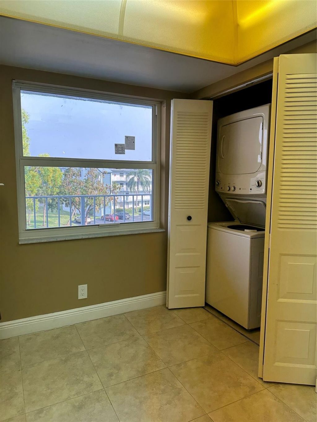 7680 NW 18th Street, Unit 406, Margate, FL 33063 Photo