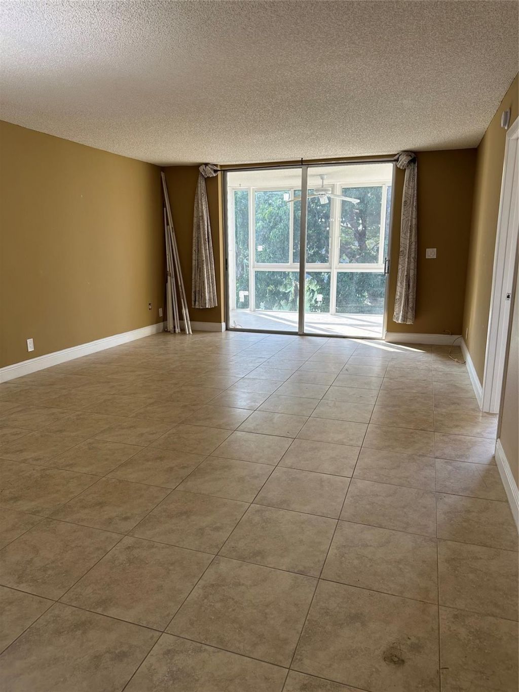 7680 NW 18th Street, Unit 406, Margate, FL 33063 Photo