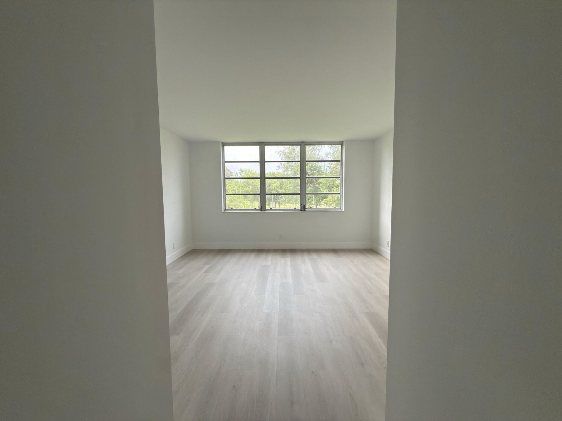 625 Oaks Drive, Unit 305, Pompano Beach, FL 33069 Photo