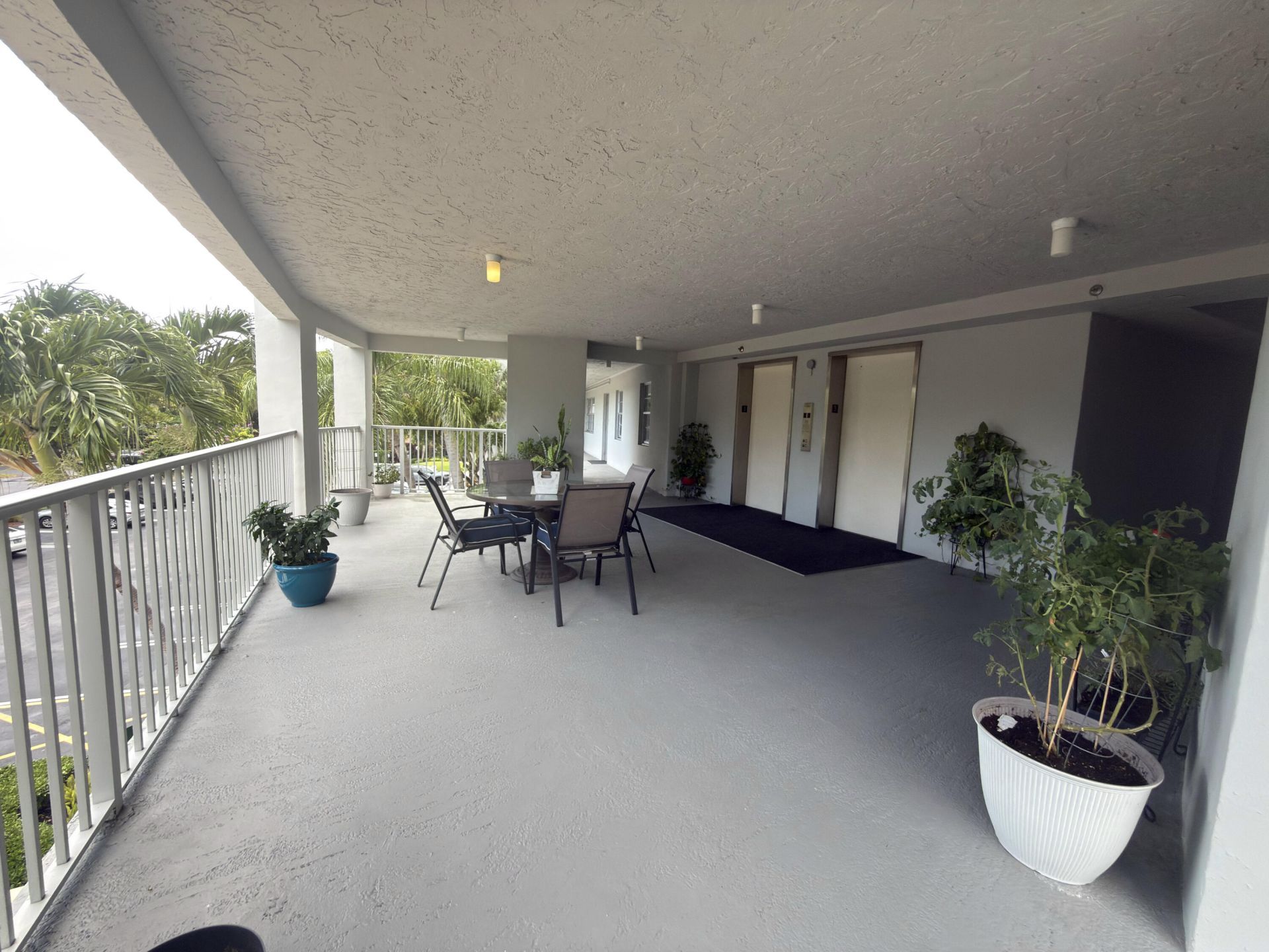 625 Oaks Drive, Unit 305, Pompano Beach, FL 33069 Photo