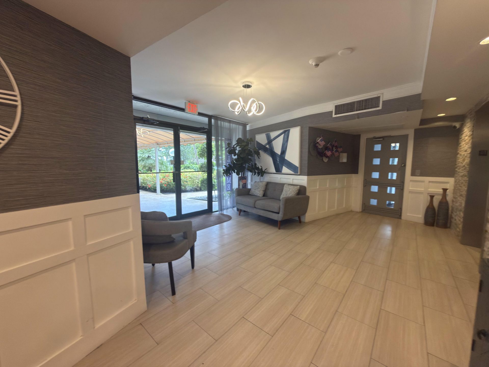 625 Oaks Drive, Unit 305, Pompano Beach, FL 33069 Photo