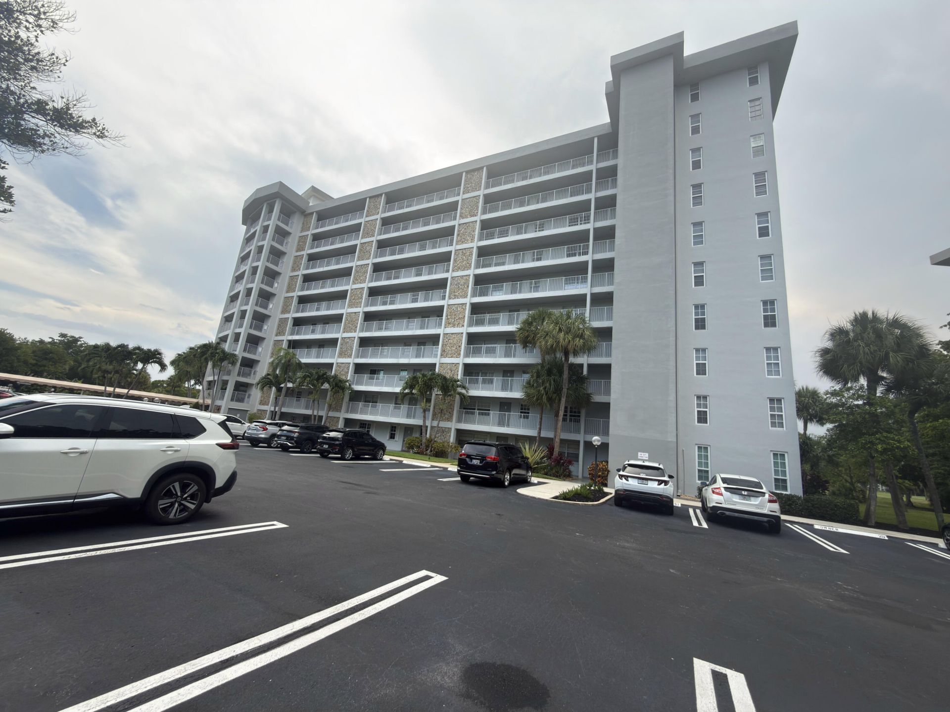 625 Oaks Drive, Unit 305, Pompano Beach, FL 33069 Photo