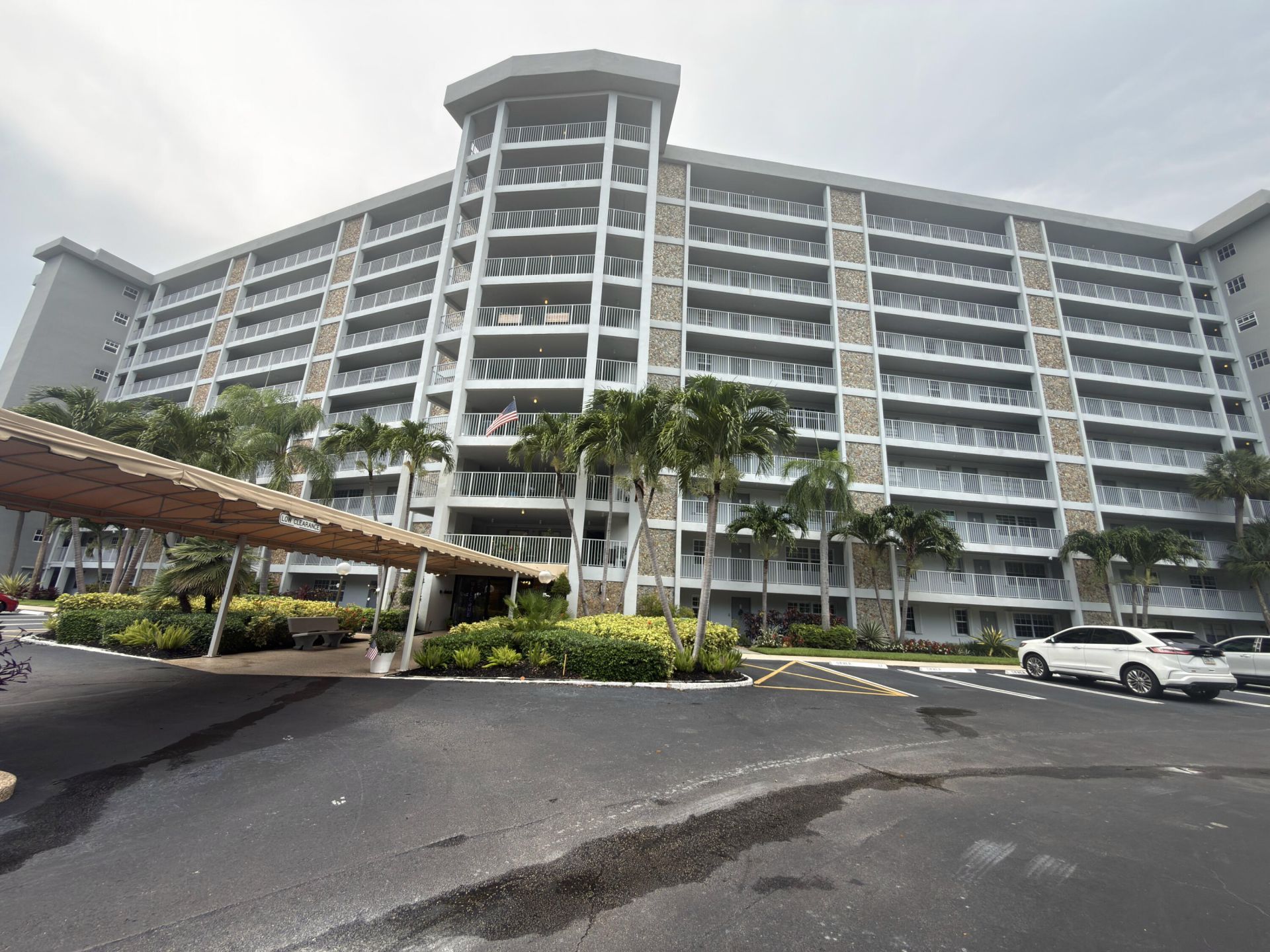 625 Oaks Drive, Unit 305, Pompano Beach, FL 33069 Photo