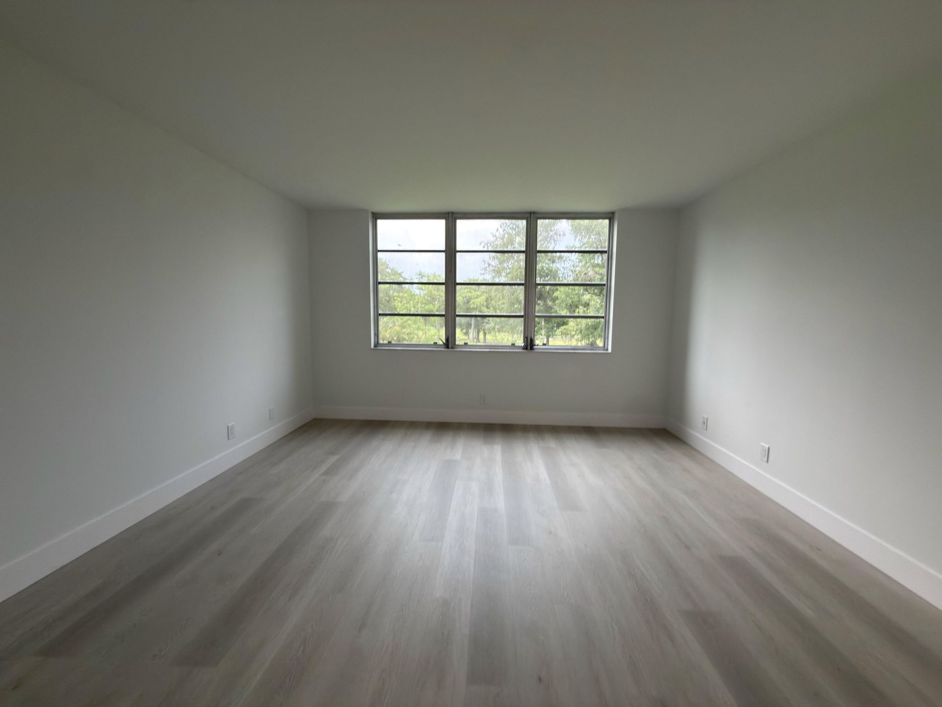 625 Oaks Drive, Unit 305, Pompano Beach, FL 33069 Photo