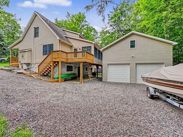 1079 Indian Drive , Lake Ariel, PA 18436