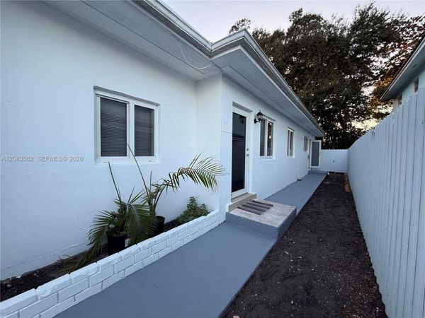 1122 NW 32nd Ct , Unit front, Miami, FL 33125