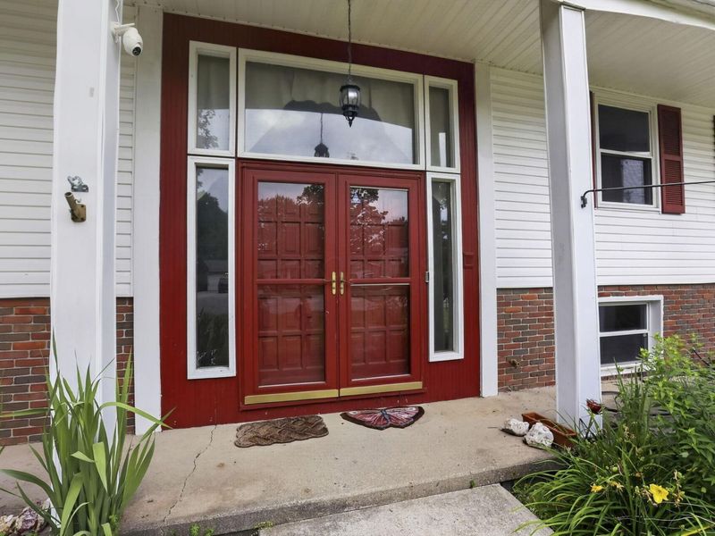326 Roberts Drive SE, Newark, OH 43055 Photo 2