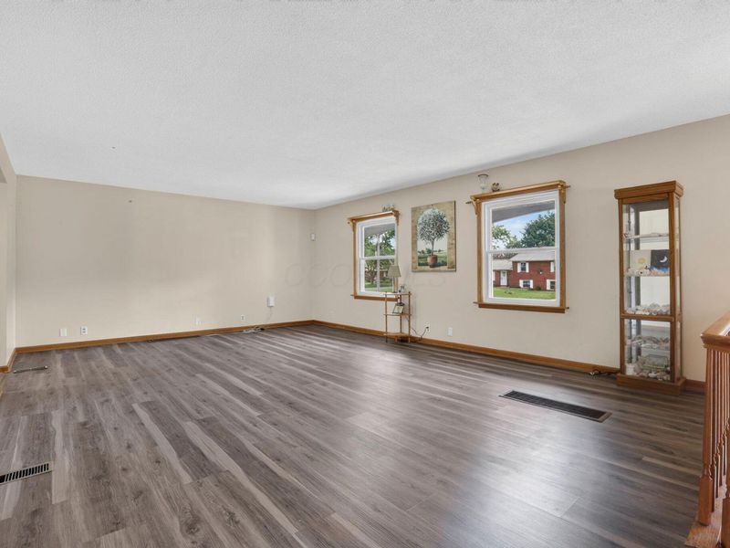 326 Roberts Drive SE, Newark, OH 43055 Photo 5