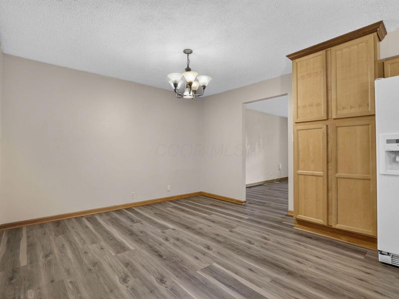 326 Roberts Drive SE, Newark, OH 43055 Photo 9