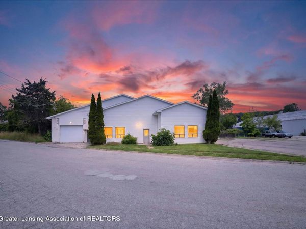 2320 N Grand River Avenue, Lansing, MI 48906