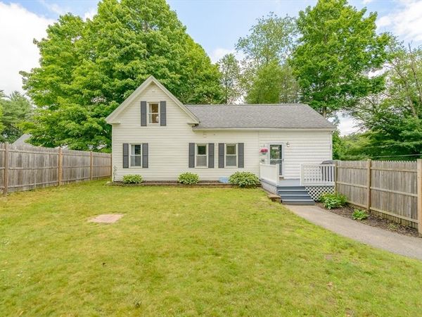 11 Province St, Pepperell, MA 01463