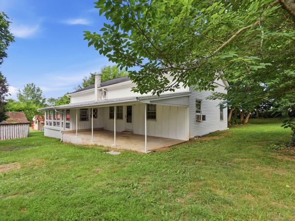 120 Bradley Ln, Cottontown, TN 37048