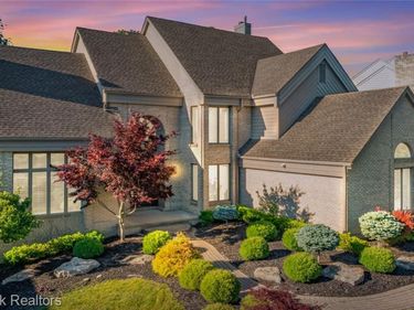 7102 Alta Vista Drive, West Bloomfield Twp, MI 48322