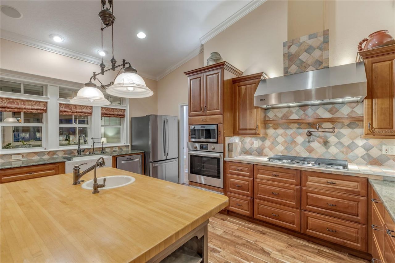 521 S Peninsula Avenue, New Smyrna Beach, FL 32169 Photo