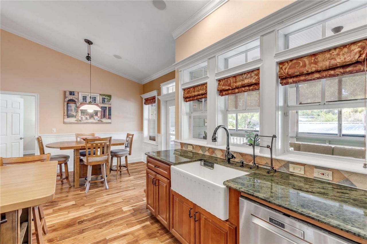 521 S Peninsula Avenue, New Smyrna Beach, FL 32169 Photo