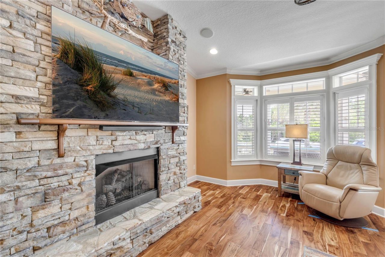 521 S Peninsula Avenue, New Smyrna Beach, FL 32169 Photo