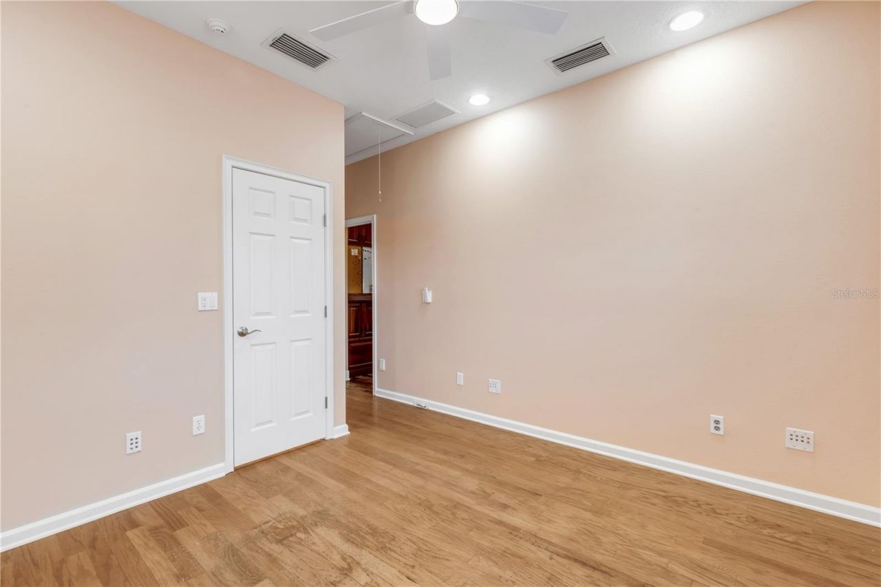 521 S Peninsula Avenue, New Smyrna Beach, FL 32169 Photo