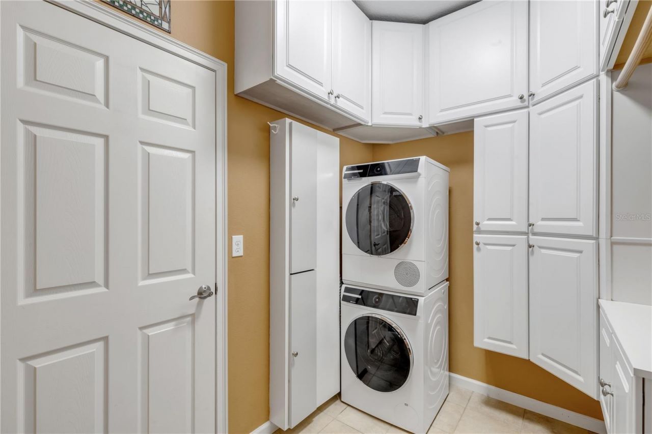 521 S Peninsula Avenue, New Smyrna Beach, FL 32169 Photo
