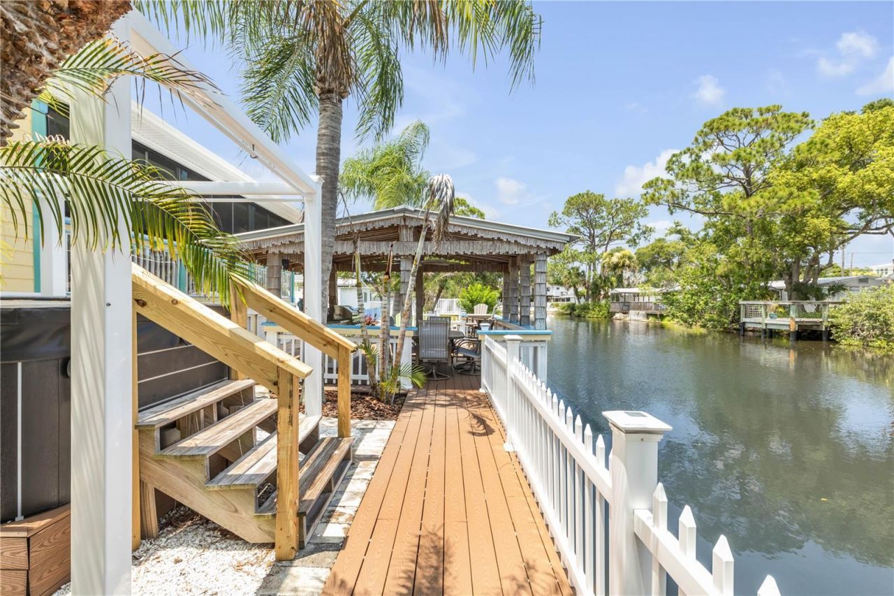 521 S Peninsula Avenue, New Smyrna Beach, FL 32169 Photo