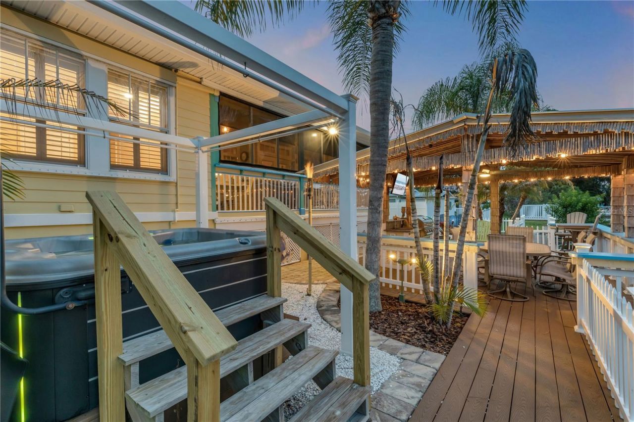 521 S Peninsula Avenue, New Smyrna Beach, FL 32169 Photo