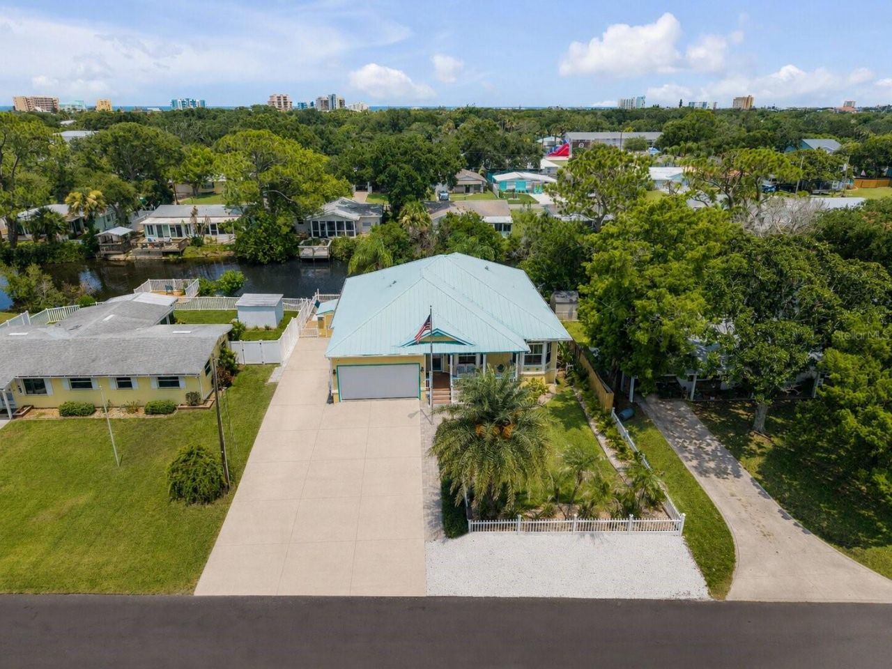 521 S Peninsula Avenue, New Smyrna Beach, FL 32169 Photo