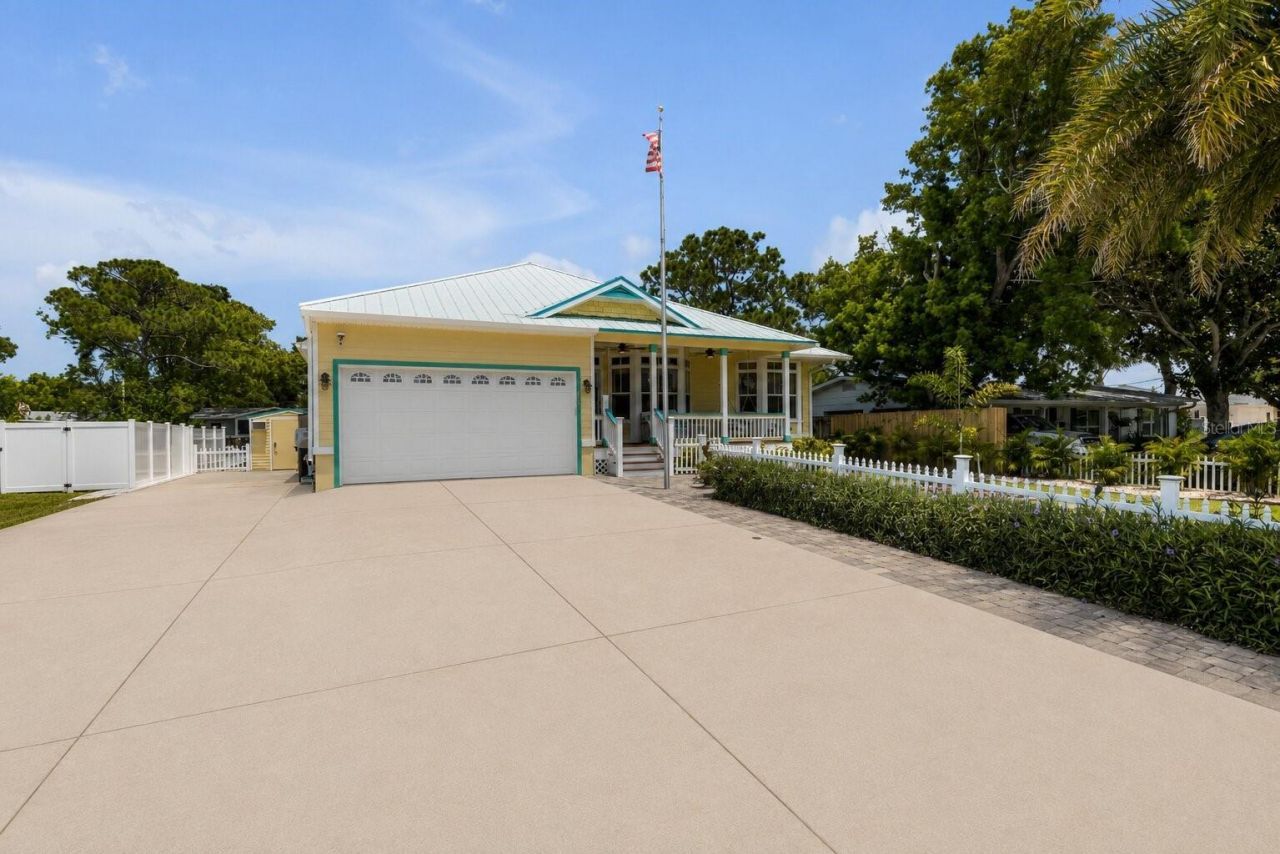 521 S Peninsula Avenue, New Smyrna Beach, FL 32169 Photo