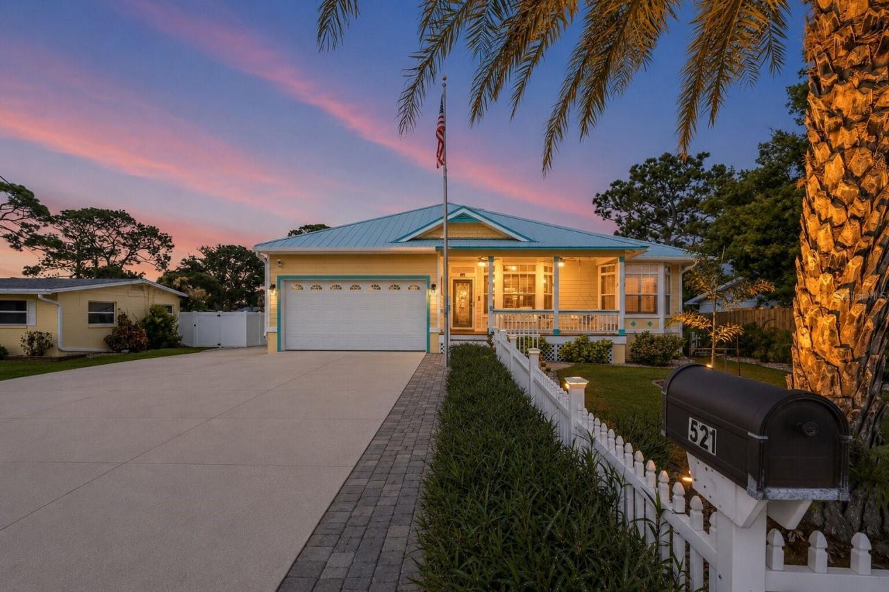 521 S Peninsula Avenue, New Smyrna Beach, FL 32169 Photo