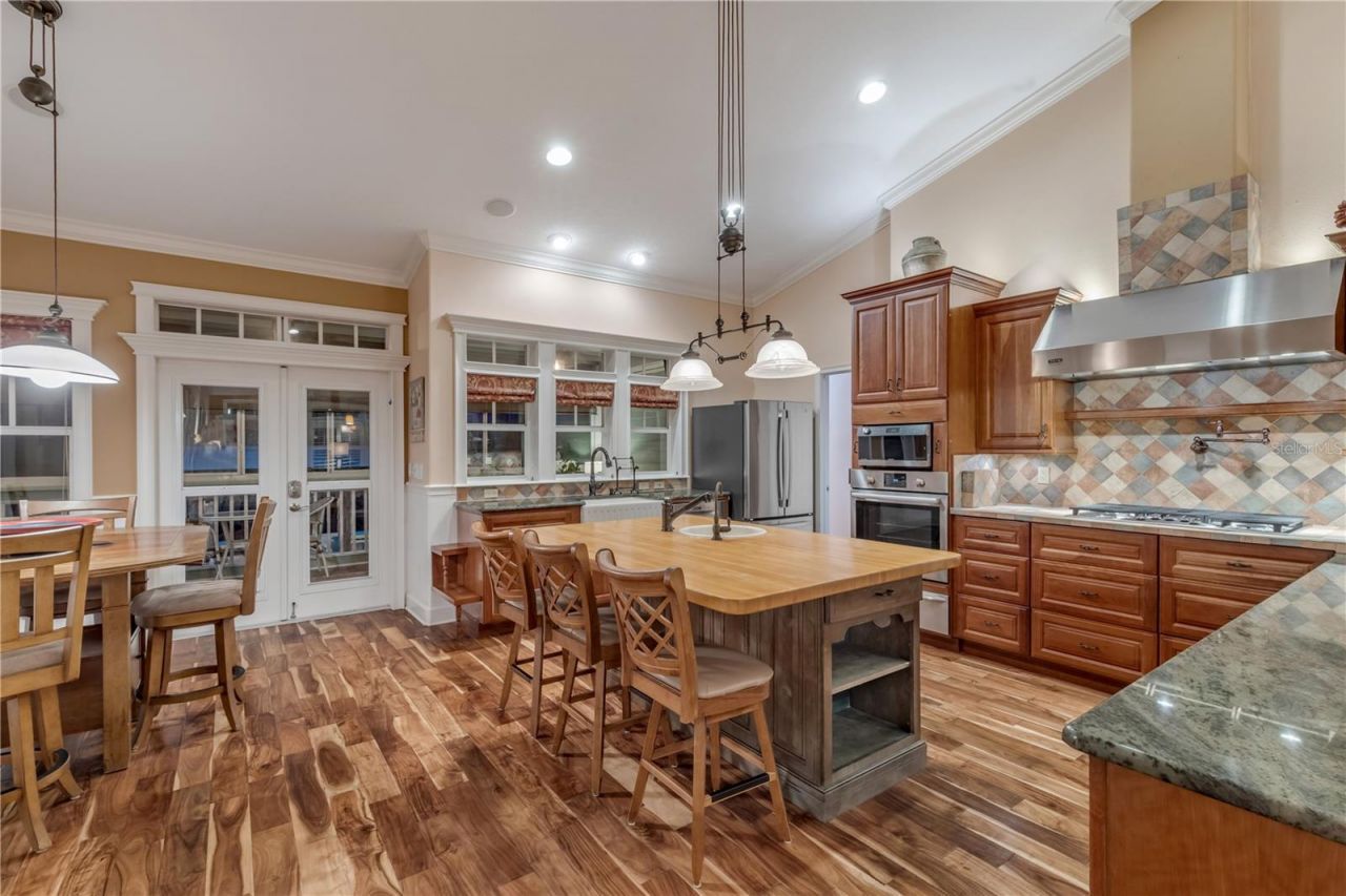 521 S Peninsula Avenue, New Smyrna Beach, FL 32169 Photo