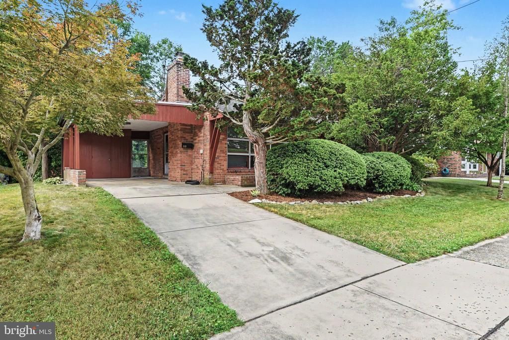 1819 WILLOW ROAD , CAMP HILL, PA 17011