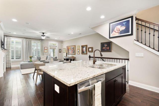 192 Slipper Shell Court Photo 9