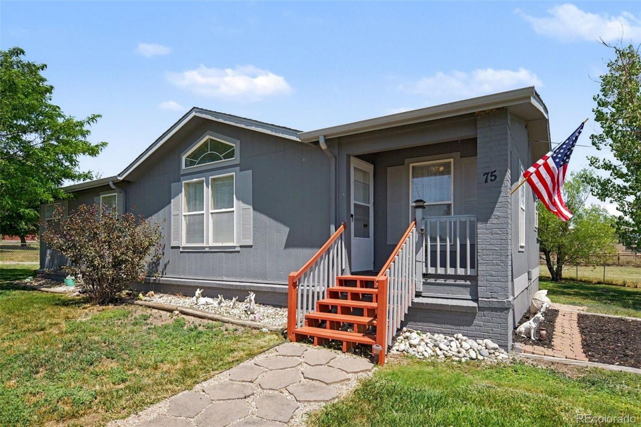 75 W Crawford Avenue, Keenesburg, CO 80643 Main Photo