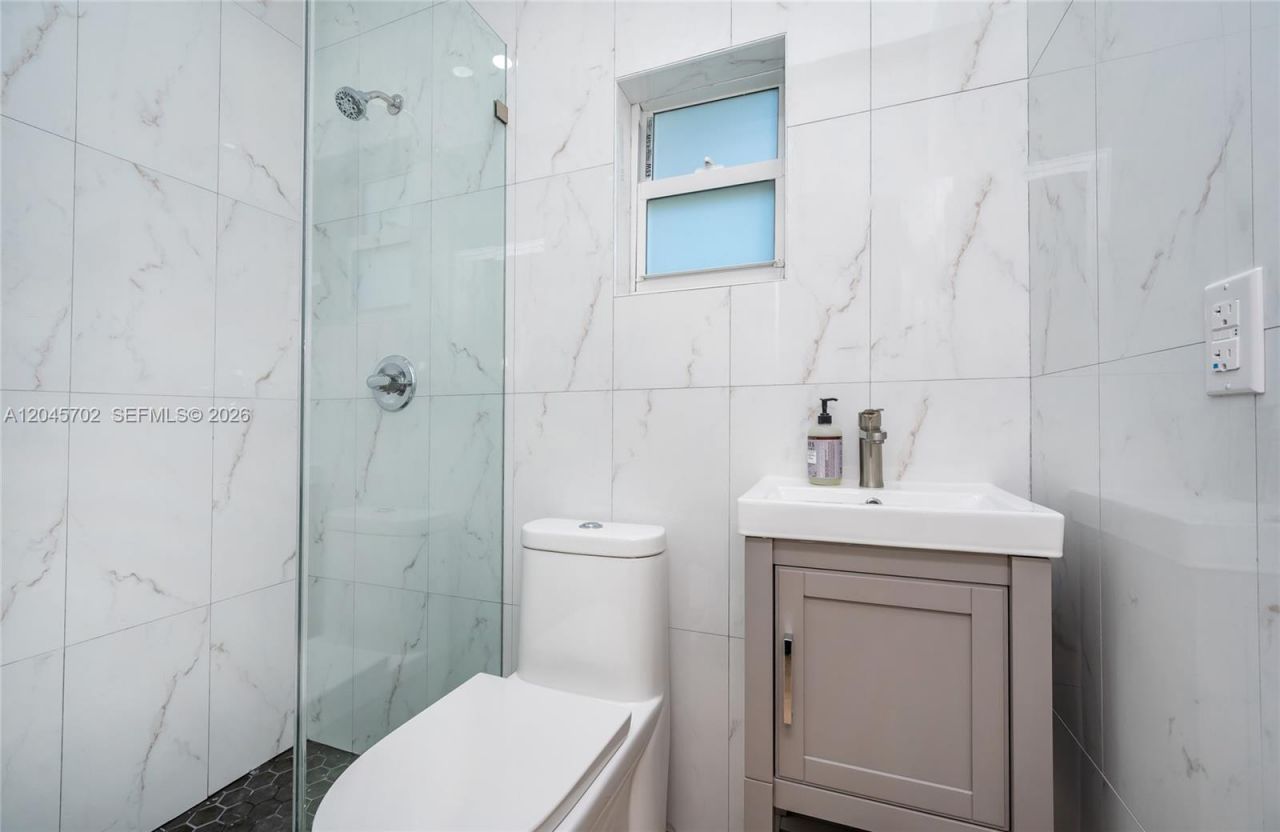 817 Columbus Blvd, Unit 817, Coral Gables, FL 33134 Photo