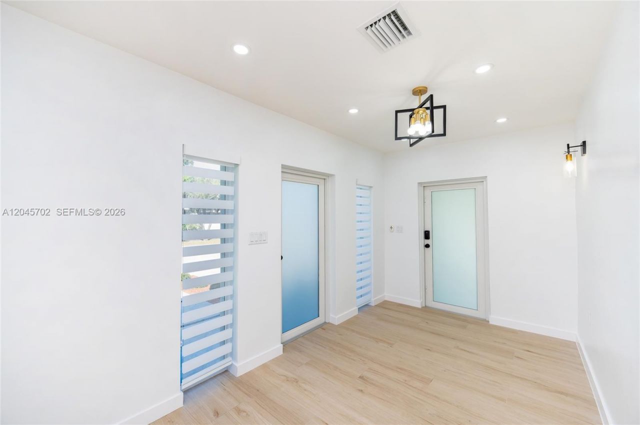 817 Columbus Blvd, Unit 817, Coral Gables, FL 33134 Photo