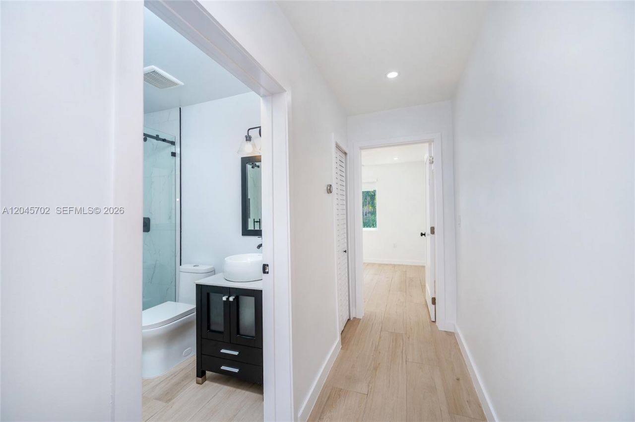 817 Columbus Blvd, Unit 817, Coral Gables, FL 33134 Photo