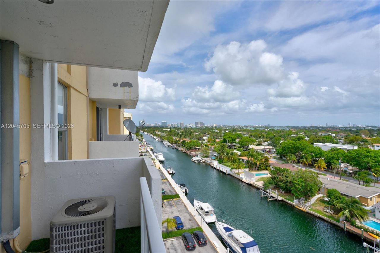2000 NE 135th St, Unit 908, North Miami, FL 33181 Photo